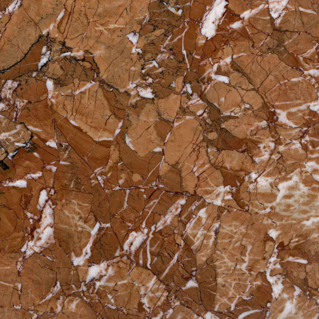 Anatolian Red | ladrilho de mármore Anatolian Red ladrilho de mármore — tons quentes de terracota e vermelho, fragmentos claros angulares numa matriz contrastante