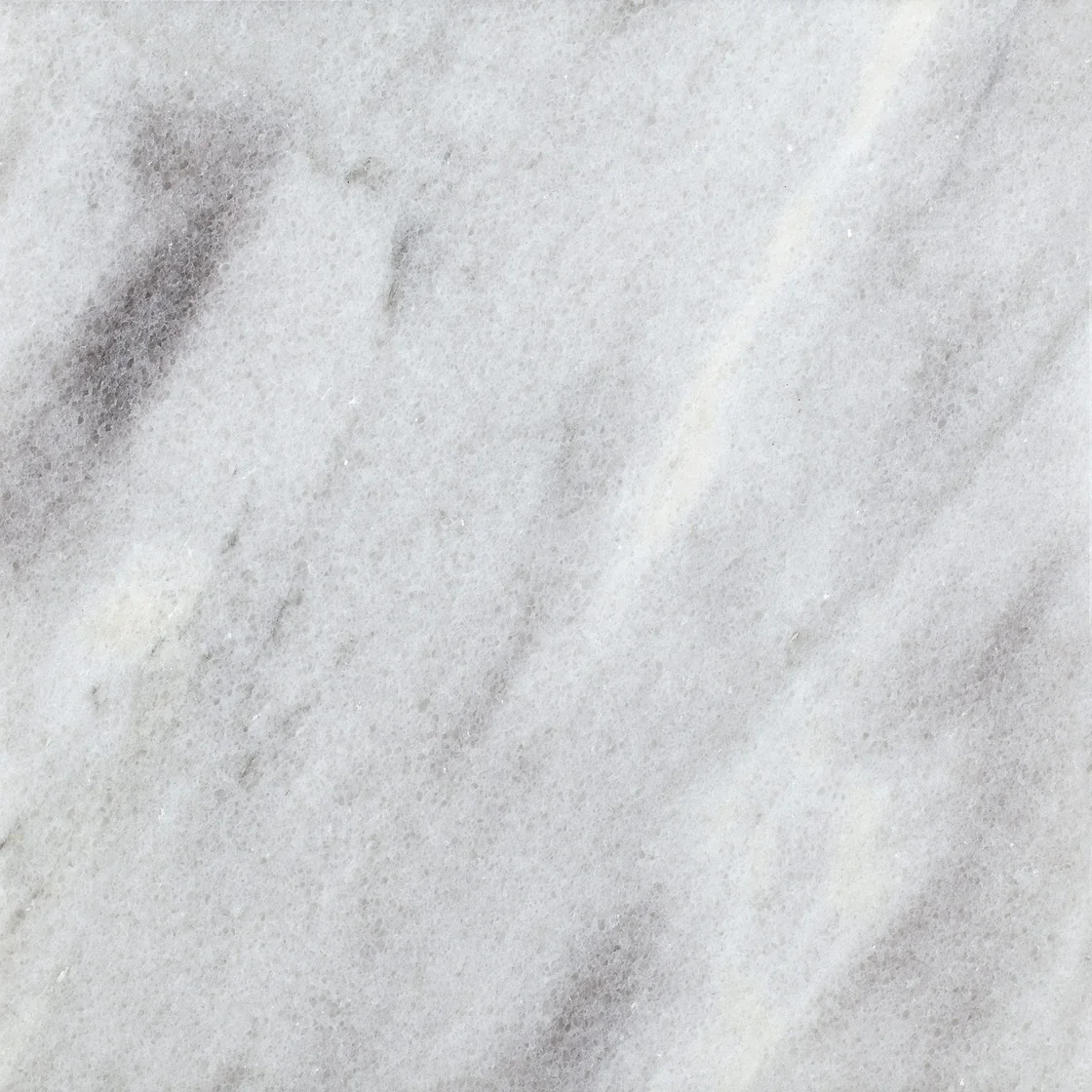 Blue Wave | ladrilho de mármore Blue Wave ladrilho de mármore — uma paleta de branco frio e cinzento suave, veios cinzentos largos com contornos suaves